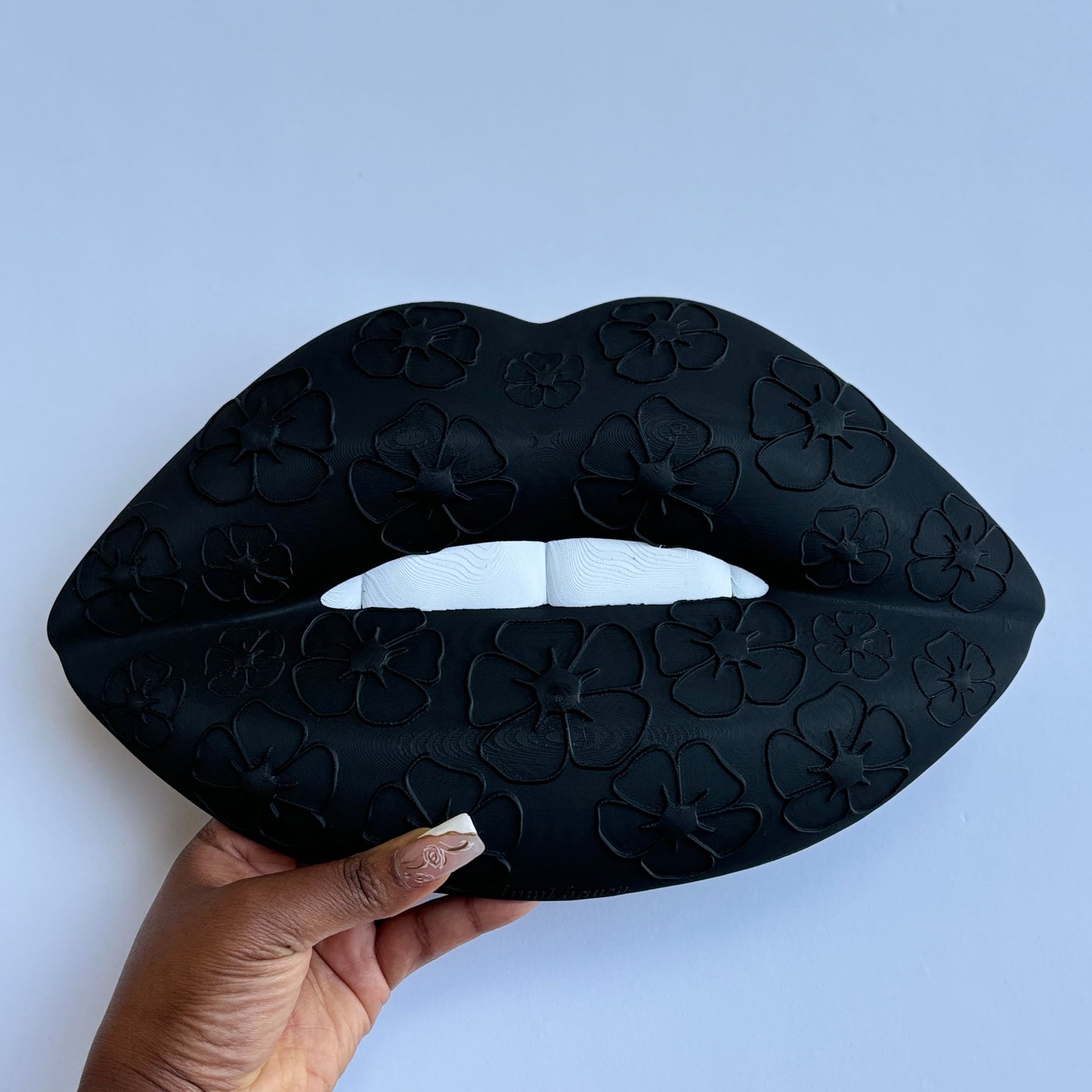 Black lip wall decor