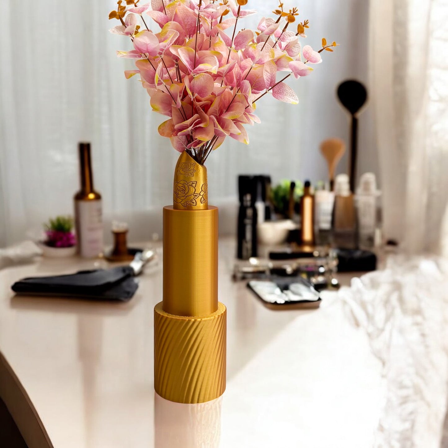 Gold Lipstick Decor