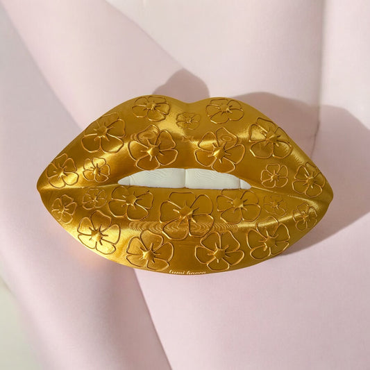 Gold lip wall decor