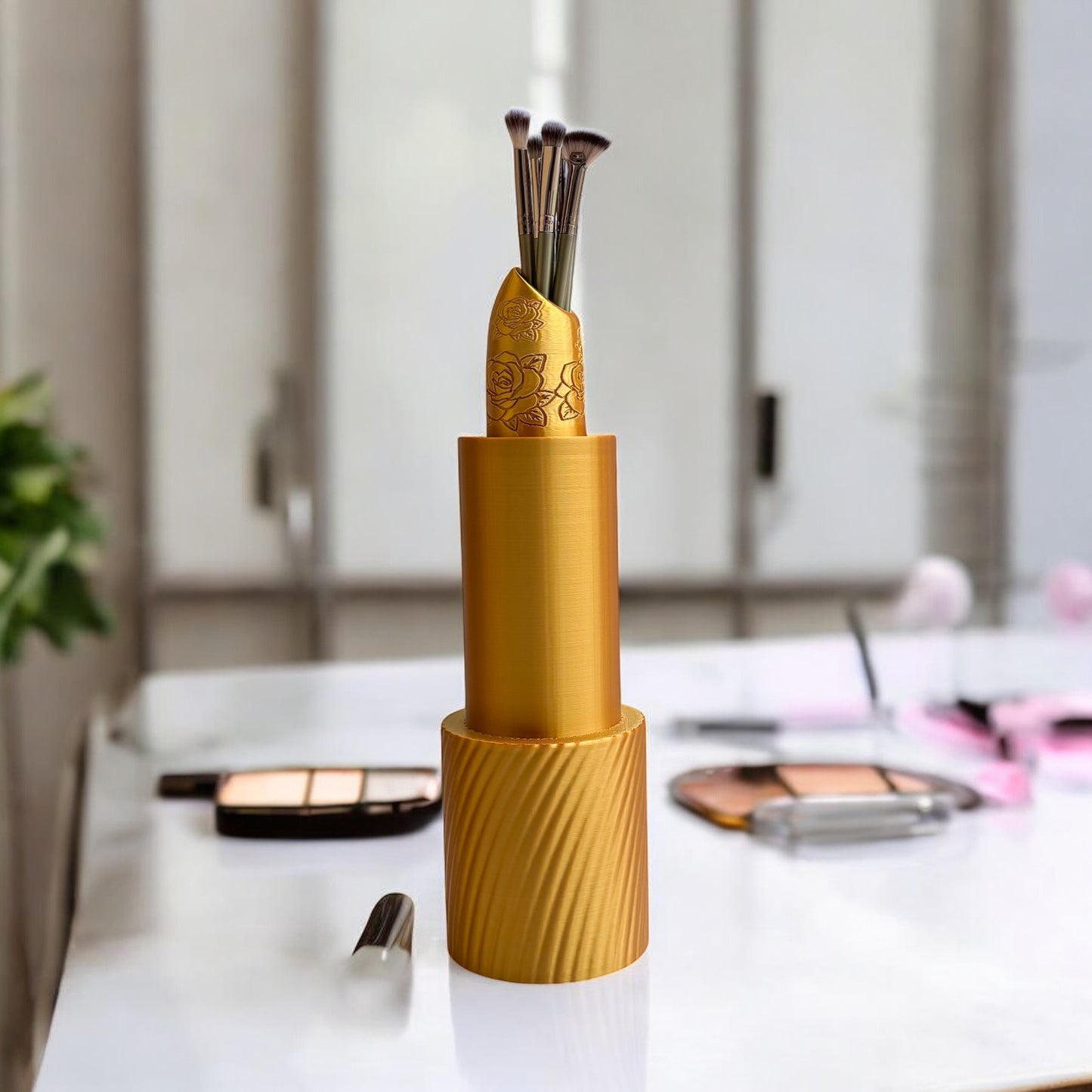 Gold Lipstick Decor